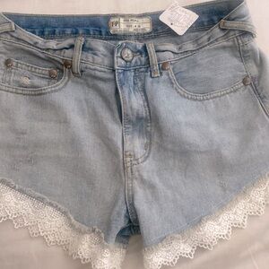 Free people lace trimmed jean shorts nwt